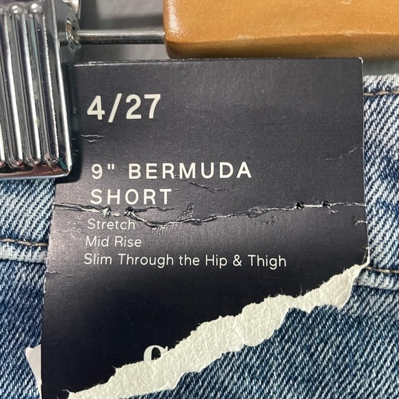 NWT Gap stretch bermuda distressed cutoff denim shorts. Size 4/27 - Picture 8 of 9